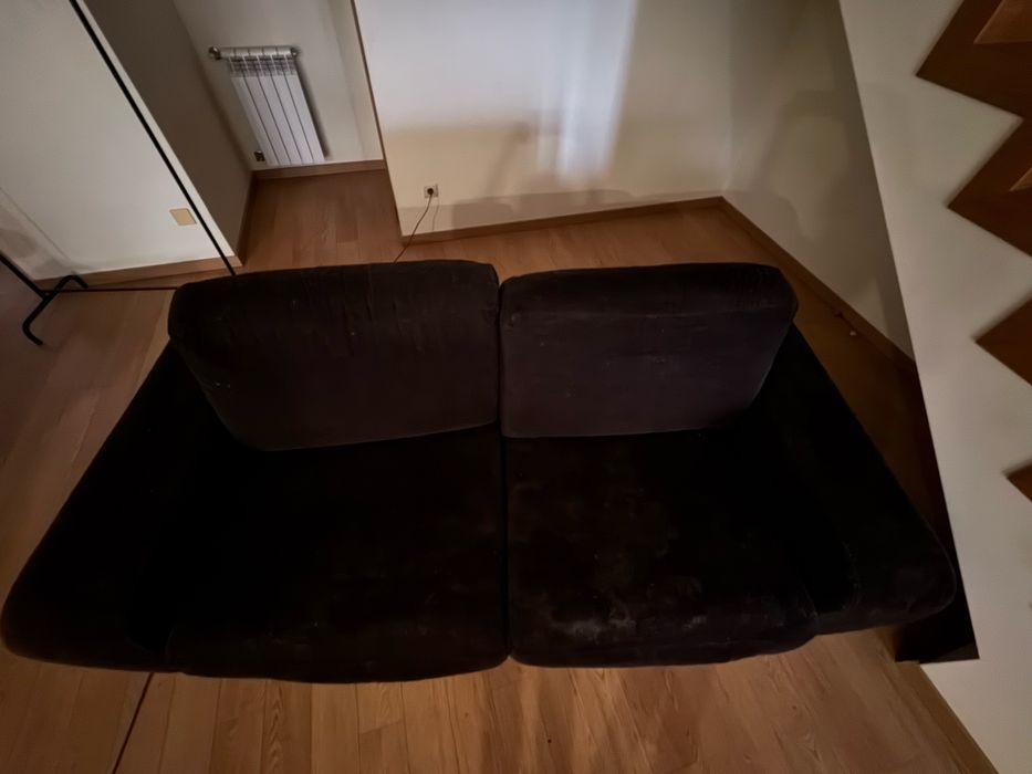 Sofá moderno castanho escuro