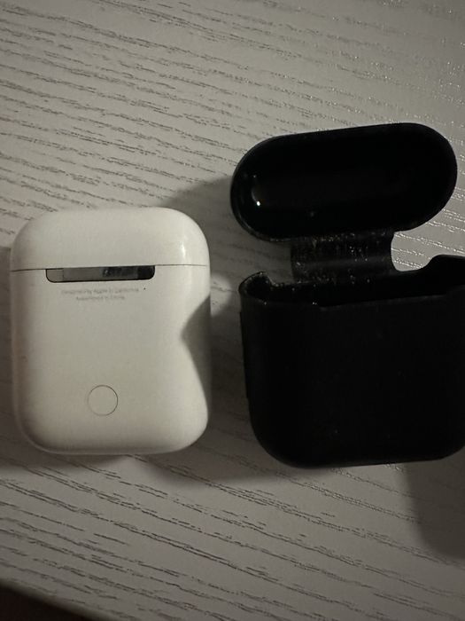 AirPods-1 та AirPods-2