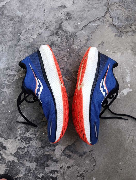 Кросівки бігові Saucony 28.5 cm