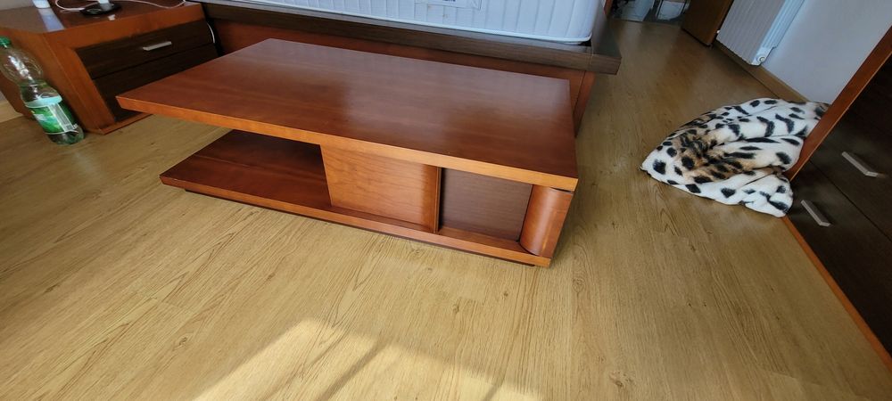 Mesa de centro com gaveta