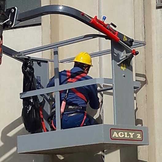 Kosz osobowy HDS, podnośnik, podest roboczy Ferrari AGLY2