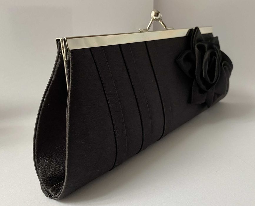 Elegancka torebka kopertowa czarna