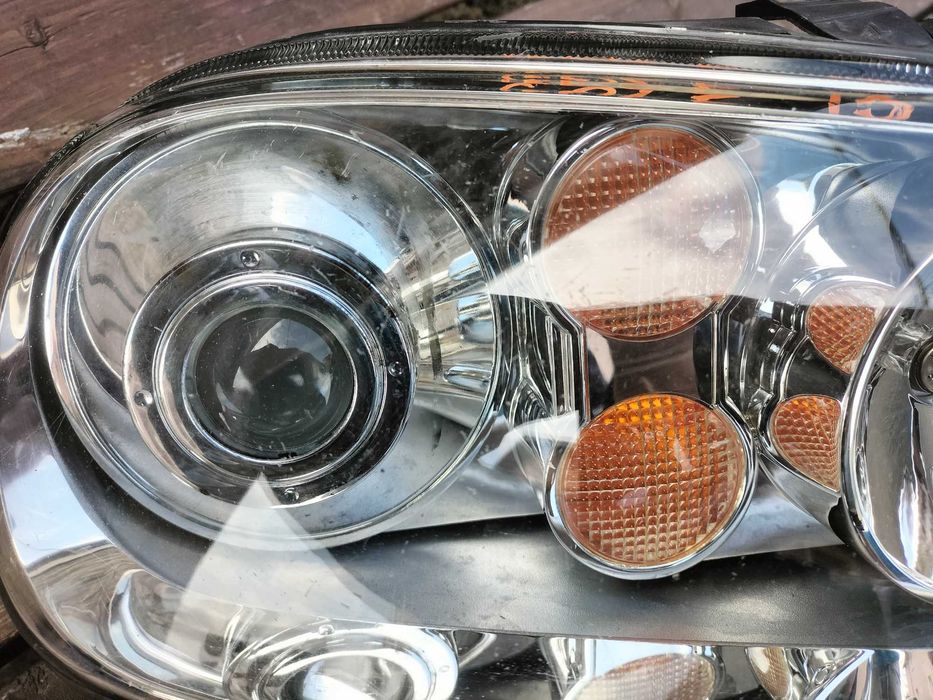 Volkswagen  Golf 4 IV lampa prawa xenon