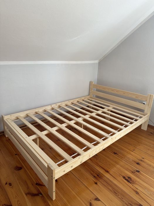 Sprzedam drewniane łóżko 140x200