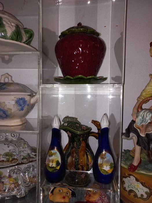 Antiguidades*Porcelanas*Secla*Bordallo*Vidros*Coleccionáveis