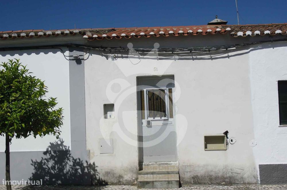 Moradia Térrea T1 Com Quintal Em Serpa