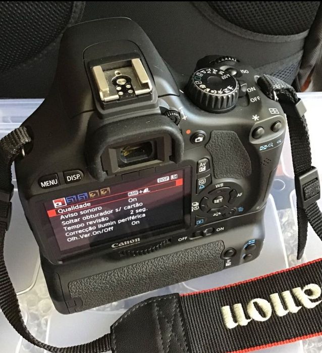 Canon- Corpo 550D e punho Canon, como Nova. Excelente estado.