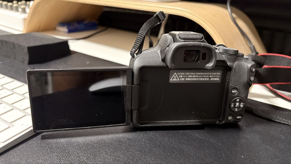 Vendo Canon EOS R50 + RF-S 18-45 IS STM