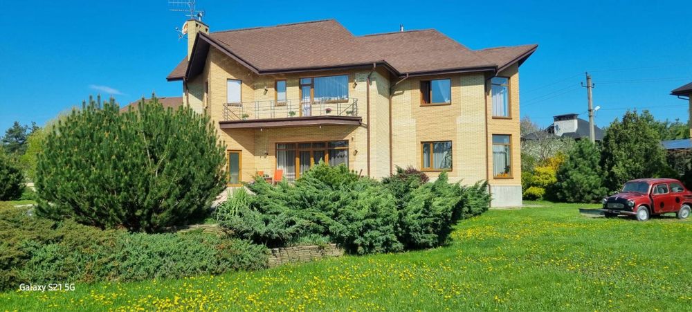 Продам 2-х эт. дом с бассейном в с. Песчанка.