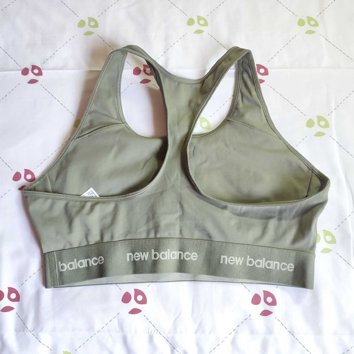 New Balance Top Desportivo Preto Suporte Médio Tecido Respirável