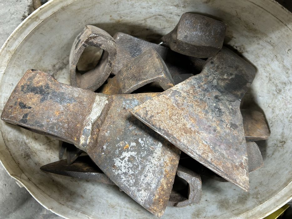 сокира радянських часів (тріснуті-варені)