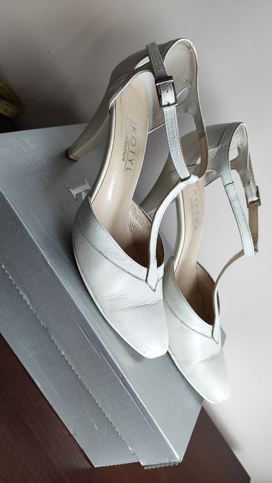 Buty ślubne kotyl skórzane 38 perłowe zabudowane lato