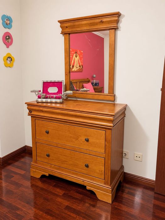 Quarto completo em madeira