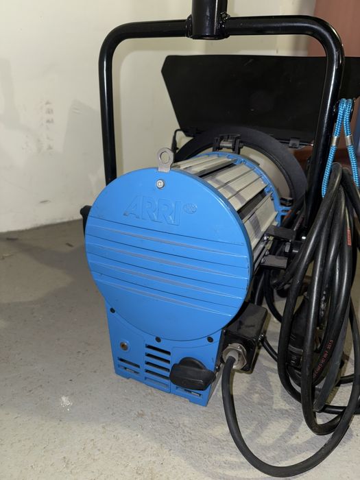 Lampa żarowa filmowa Arri 2kw + zapasowa żarówka