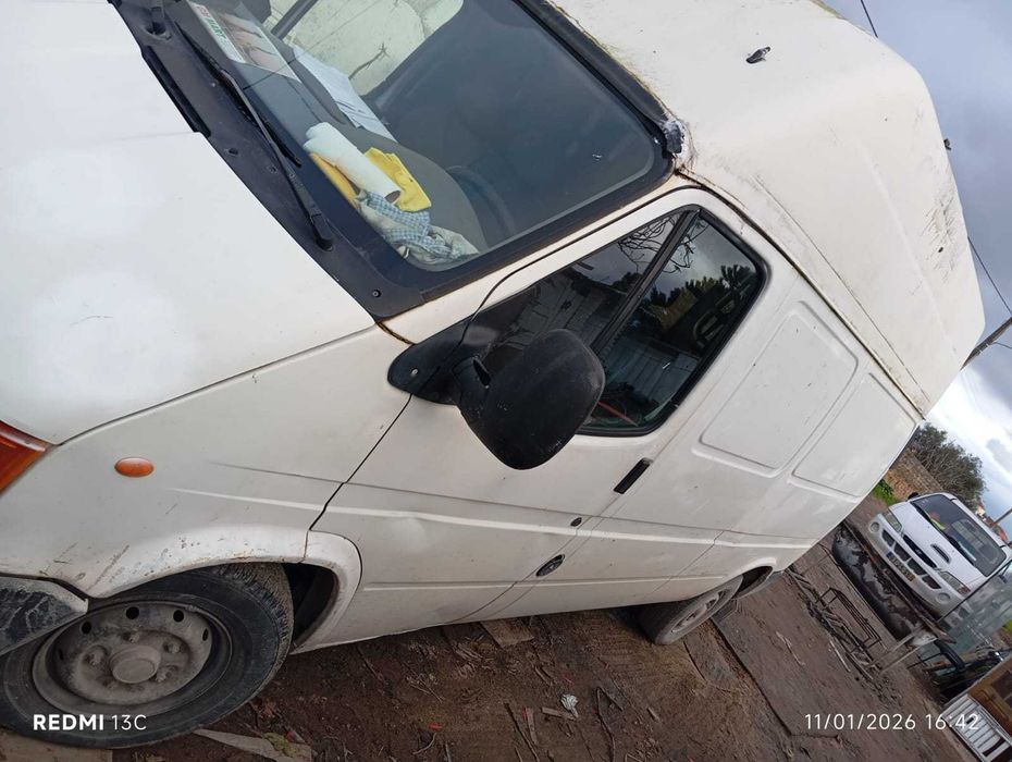 Vendo ford transito com poucos quilómetros