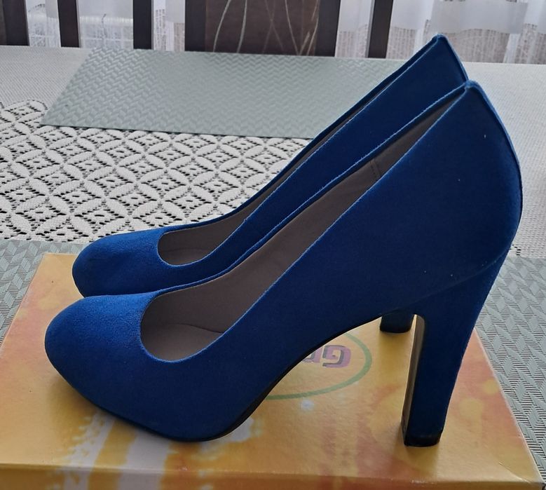 Sprzedam buty na słupku