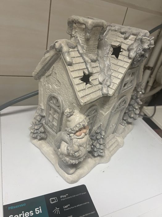 Duży podświetlany domek świąteczny