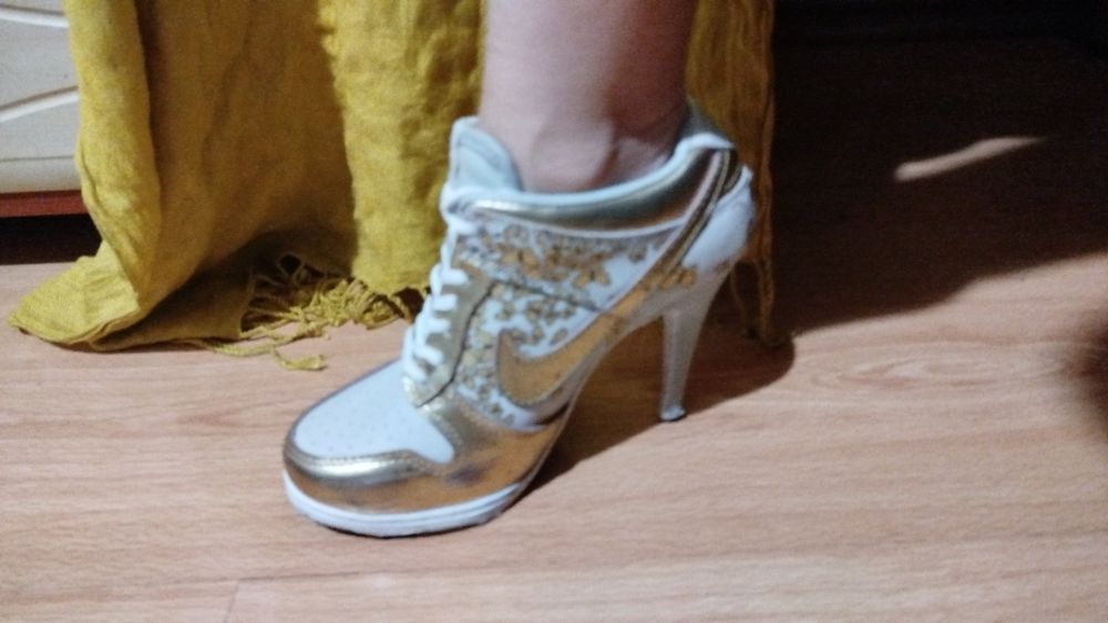 Взуття бу 35 розмір, маю дуже багато на підборах  і не тільки