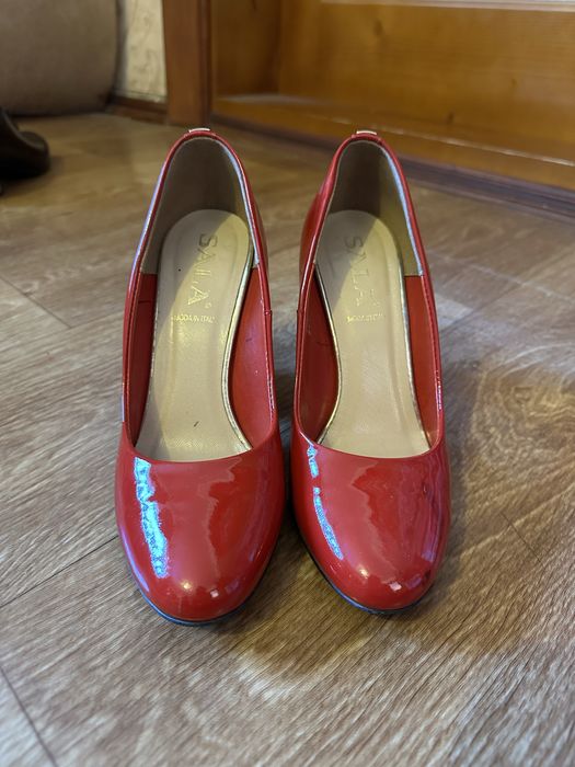 Червоні каблуки