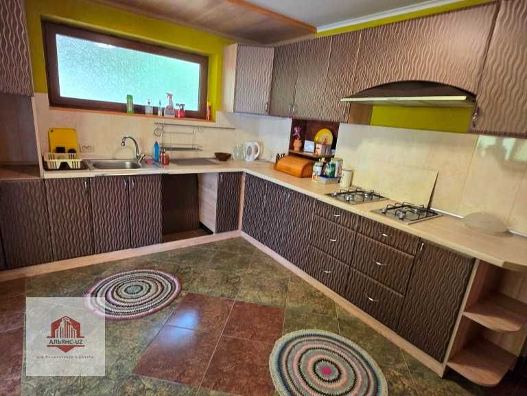 Будинок в с.Оноківці з басейном, гостьовим будинком