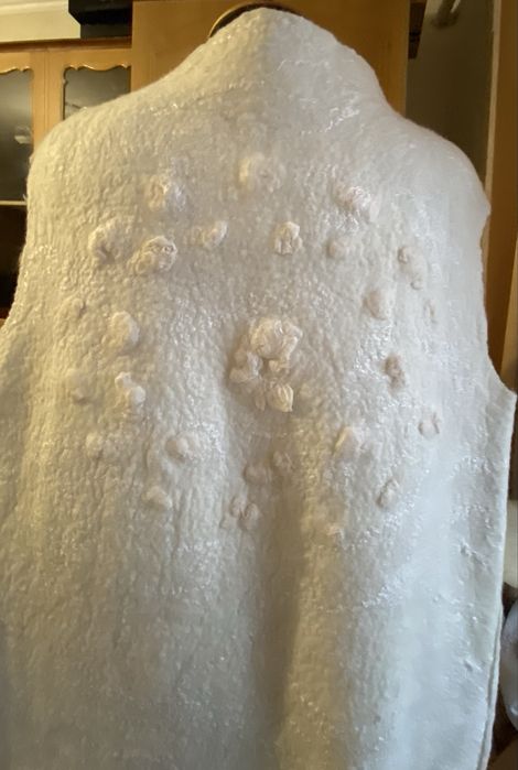 Шерстяний ( валяний) довгий жилет з рукавичками, шерсть натуральна.