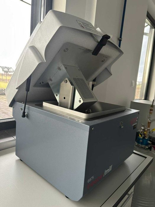 Młynek kriogeniczny, model 6875, SPEX