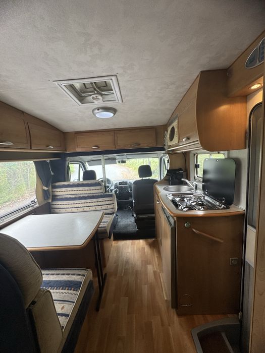 Autocaravana Espaçosa e Compacta – 6 Lugares, 100% Autónoma, com muitos Extras, Pronta a Viajar