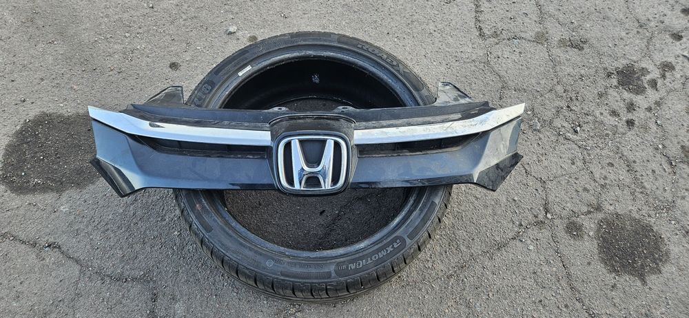 Решітка Honda C-RV