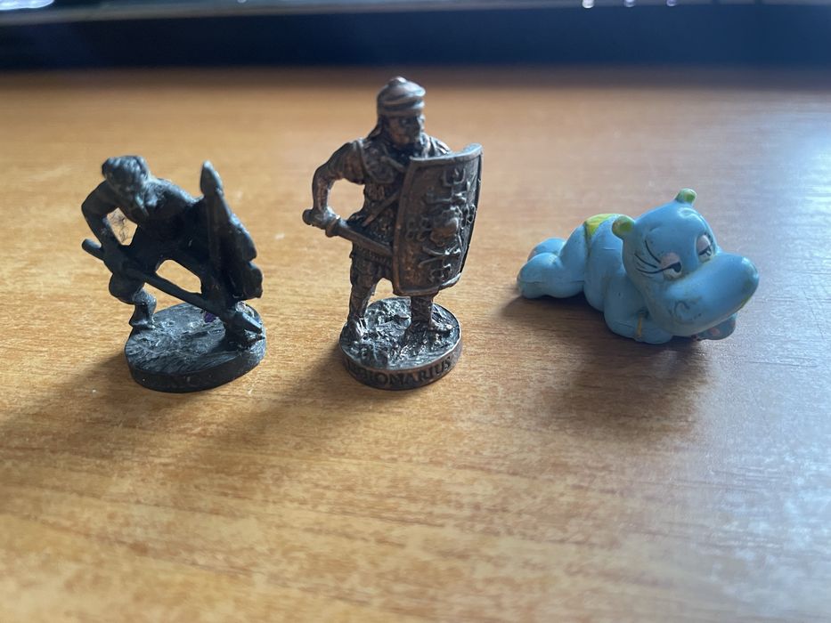 Фігурки kinder surprise