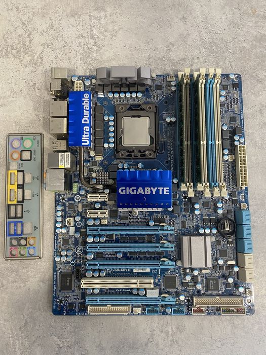 Материнка Gigabyte x58ud3r проц x5560 та 4гб озу