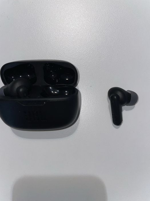 Auriculares JBL Wave 200 sem fio