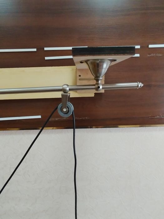 Люстра на штанзі