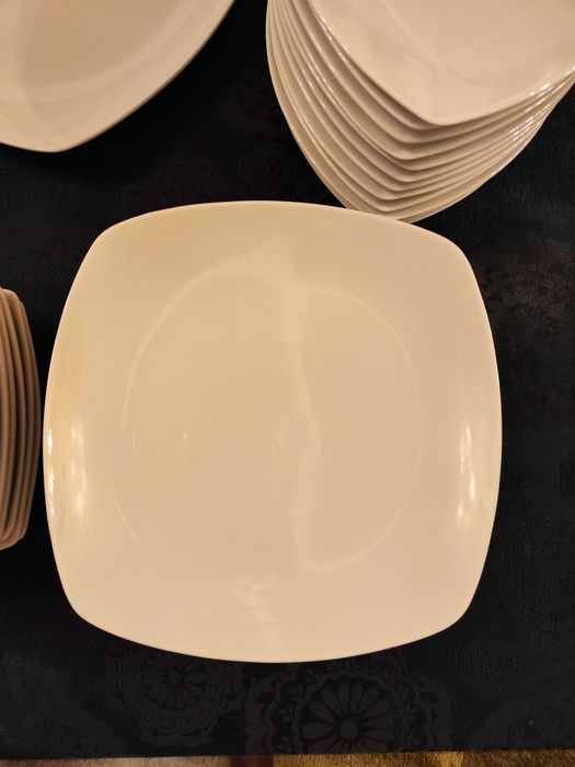 Serviço jantar para 12 pessoas (95 peças)