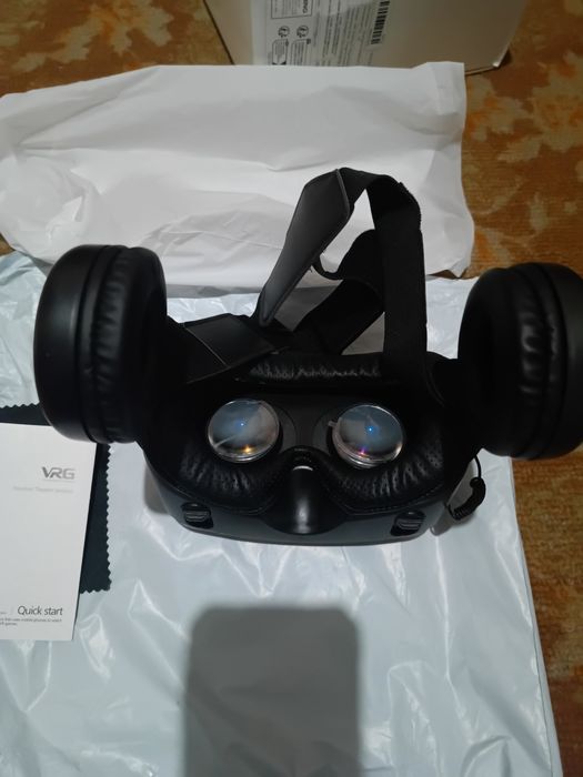 Продам очки виртуальной реальности с встроенными наушниками