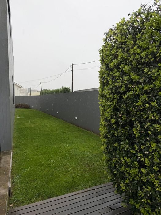 Moradia de Luxo com Piscina e Vista Mar – 100m da Praia de Miramar