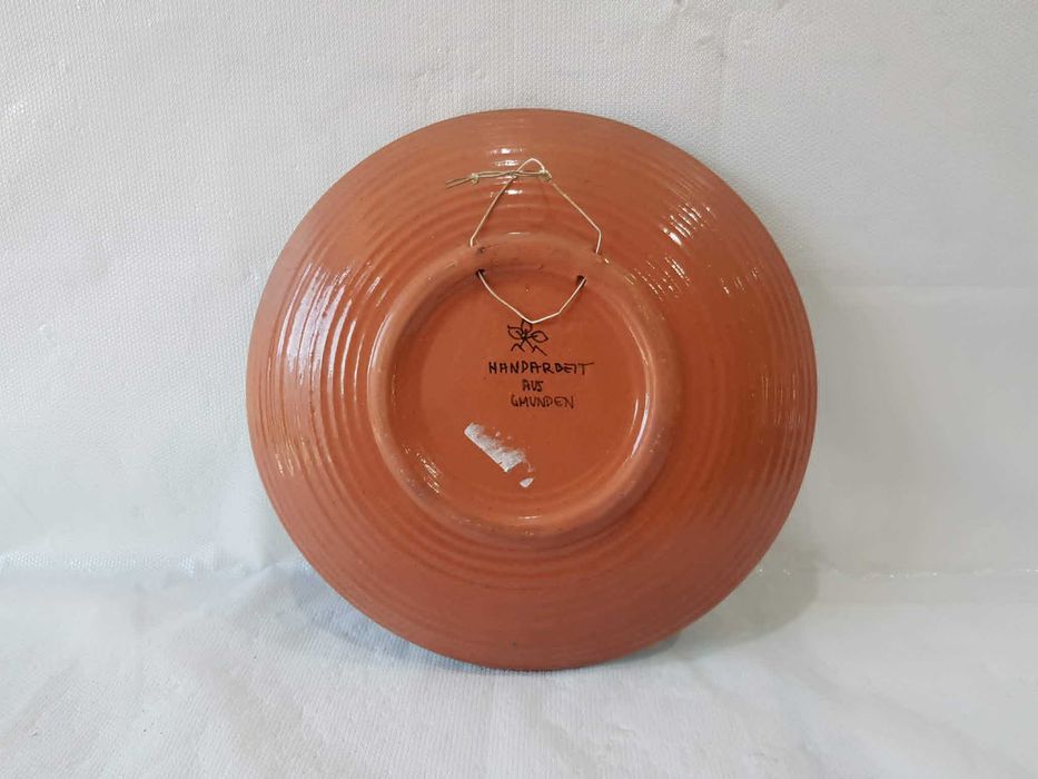 Ręcznie wykonany austriacki ścienny talerz ceramiczny sygnowany
