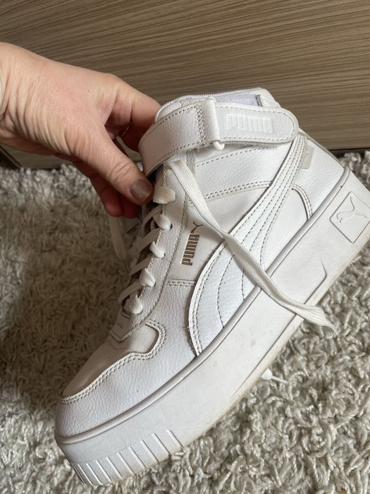 жіночі кросівки моделі Puma Carina Street Mid.