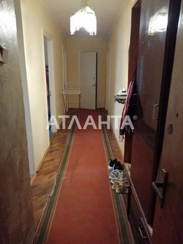 Комфортна трикімнатна квартира у пішій доступності до центру