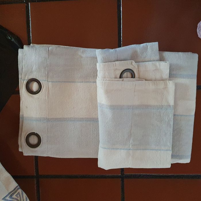 Roupa de cama de casal e cortinas