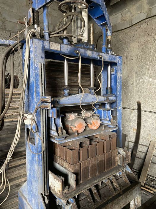 Продам шлакоблочний вібропрес