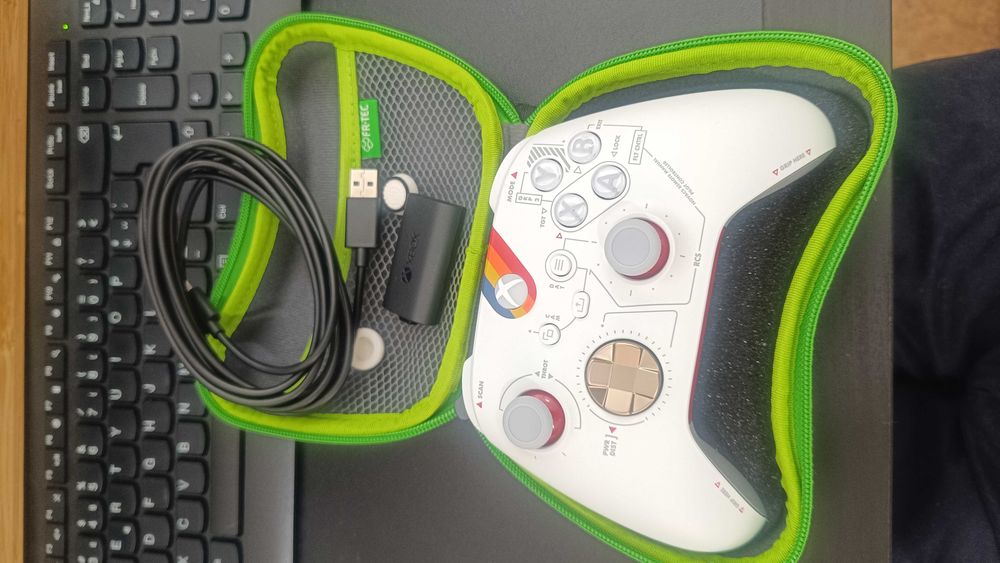 Controle XBox Starfield Series X + Acessórios (Edição de coleção)