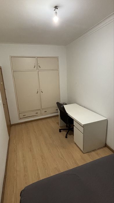 Quarto para arrendar