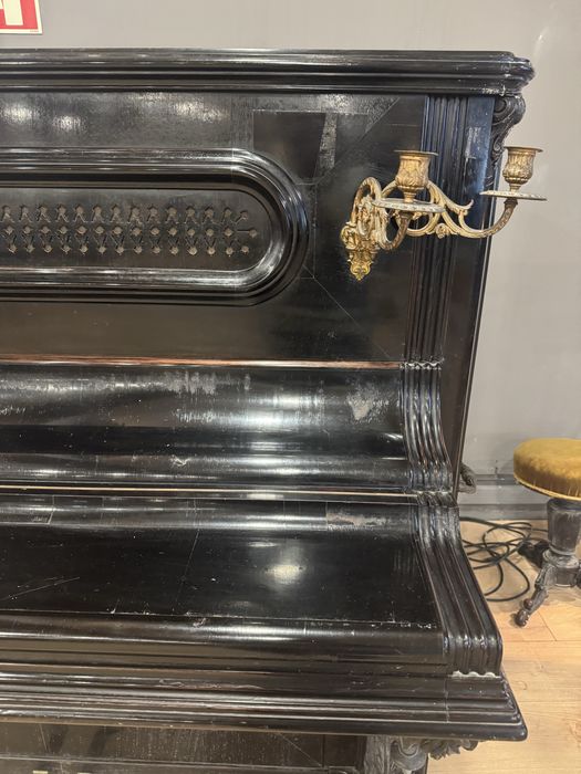 Piano acustico vertical