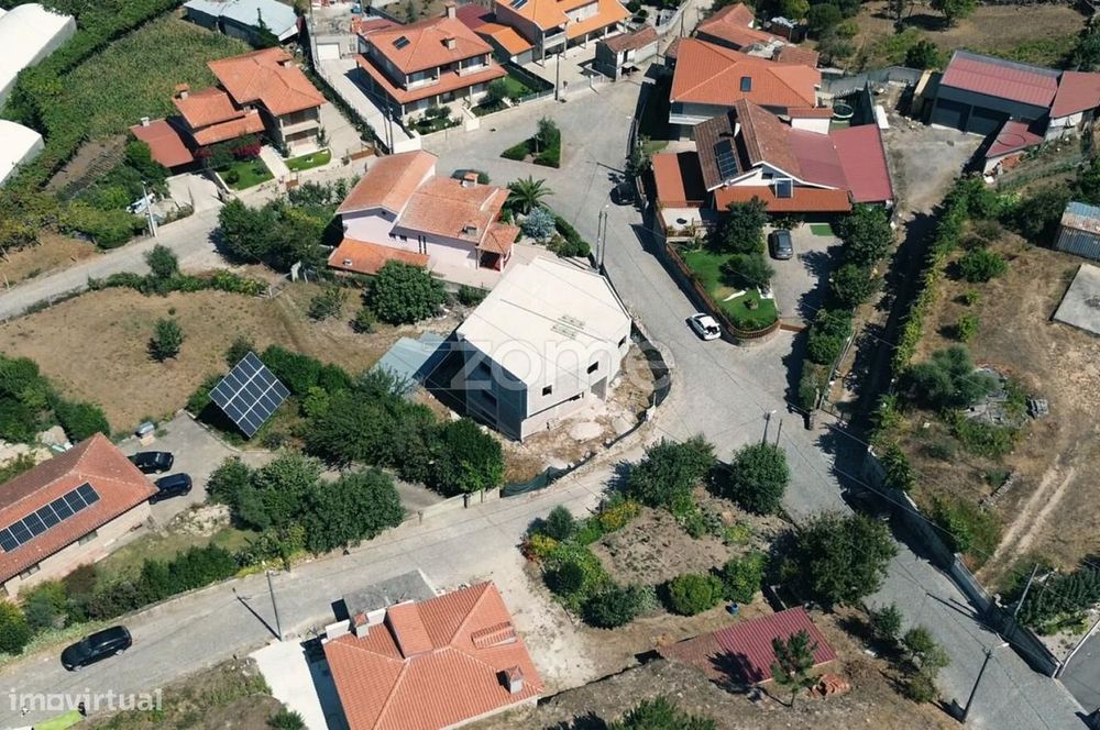 Moradia T3, em Lagares e Figueira, Penafiel