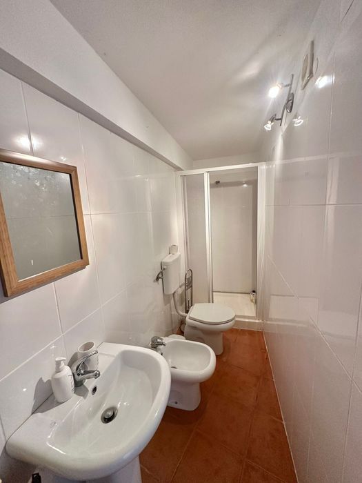 ARRENDA-SE casa mobiliada com despesas 100% incluídas