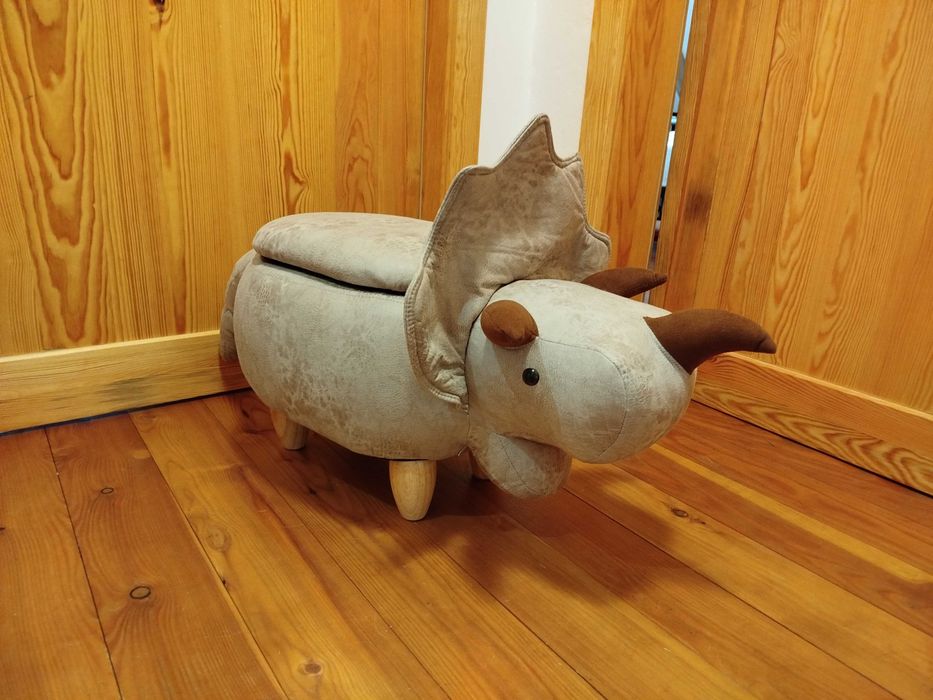 Pufa że schowkiem Beliani dinozaur triceratops