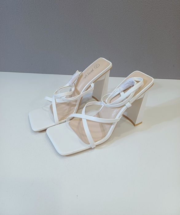 Nasty Gal białe sandały na obcasie r.39 NOWE