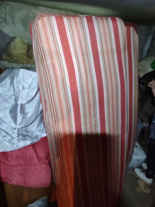 Продам матрас пружинний и ватяний