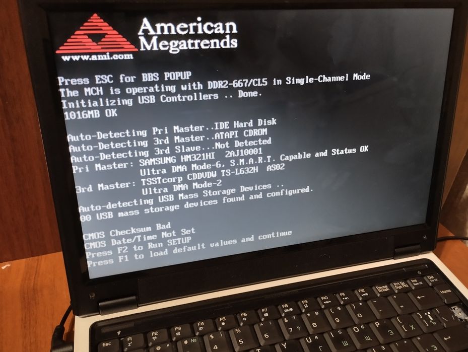 Ноутбук ASUS F6E, Intel Core 2 Duo T5750, 1GB RAM, HDD 320GB