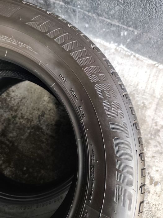Pneus 235/60r18 Bridgestone Dueler HP Sport com 85% piso